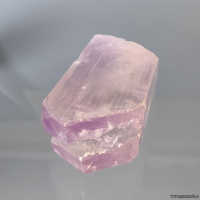 Кунцит (разн. сподумен). Афганистан. 69*30*15мм