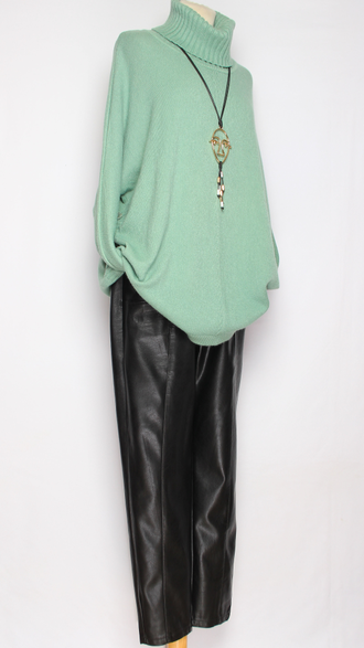 Брюки экокожа "ПРЯМЫЕ ЗАУЖЕННЫЕ" черные р.32,34, бежевые р.33,34