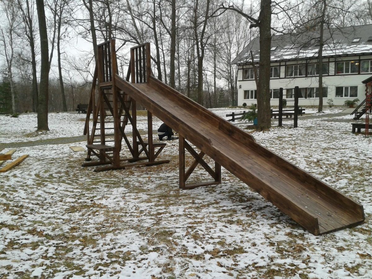 Горка деревянная