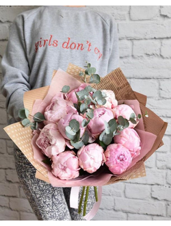 Букет из пионов с эвкалиптом