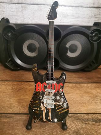 Модель № G12: гитара сувенирная на подставке &quot;AC/DC&quot;