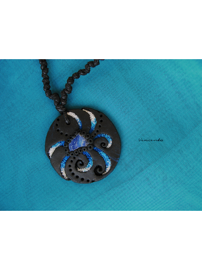 Цветок Феникса. Авторский кулон с лунным камнем