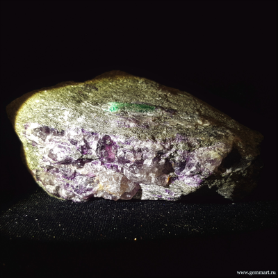 Берилл, флюорит в слюдите. Россия. 90*50*30мм