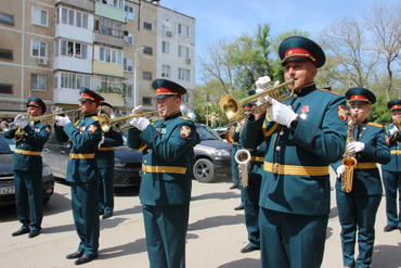 Парад у дома