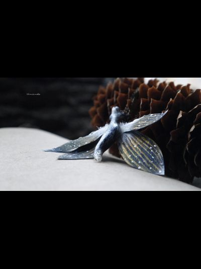 Миниатюрный кулон с бабочкой Ледяной Лисички