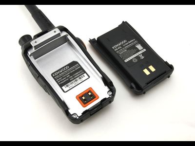 Рация Kenwood TH-K4AT Dual Band VHF+UHF (136-174MHz/400-470MHz), 8W, 3000mAh Li-ion, с гарнитурой