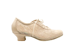 Practica donna pizzo nudo