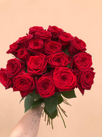 Букет красных роз Эквадор 19 шт 70 см