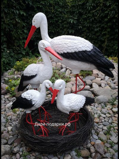 Аисты в гнезде Большая семья (Аист-70см, Аист-72см, Аист-80см, Аист-115см) Аист - является символом новой жизни. Согласно русским народным поверьям, аист - птица, счастье в Ваш дом. Также аист покровительствует рождению детей.