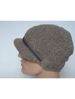 vyazanaya-kepka-zhokeyka-iz-shersti-alpaka-vizio-italiya-7006