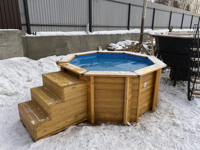 Купель джакузи с подогревом с гидромассажем 200 х 200 см, с техническим помещение и со ступенями