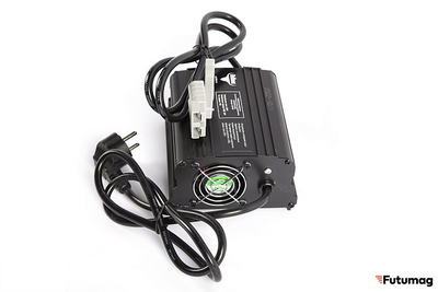 Зарядное устройство для тяговых свинцово-кислотных аккумуляторов Rutrike 24V10A