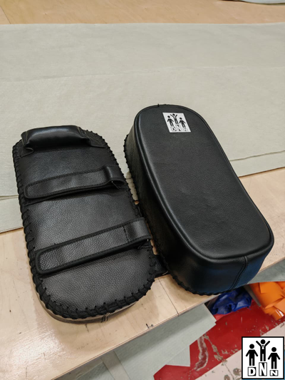 Макивара на руку вогнутая / Пада для тайского бокса натуральная кожа 1,4-1,8мм DNN