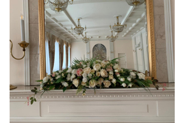 Удлинённая композиция из цветов не горизонтальную поверхность №23