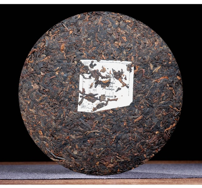 Лот 404, Yunnan Menghai Qizi Cake Tea Yiwugong, Шу Пуэр, 2017 год, 357 гр