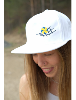 Кепка с прямым козырьком белая (мяч классический)