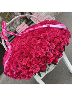 КОРЗИНА ИЗ 351 ЭКВАДОРСКОЙ ЯРКО-РОЗОВОЙ РОЗЫ