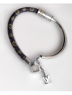 (АРТИКУЛ: 9658/83) БРАСЛЕТ ЖЕНСКИЙ, НЕРЖАВЕЮЩАЯ СТАЛЬ/ИСКУССТВЕННАЯ КОЖА, С ПОДВЕСКАМИ, НА МАГНИТЕ