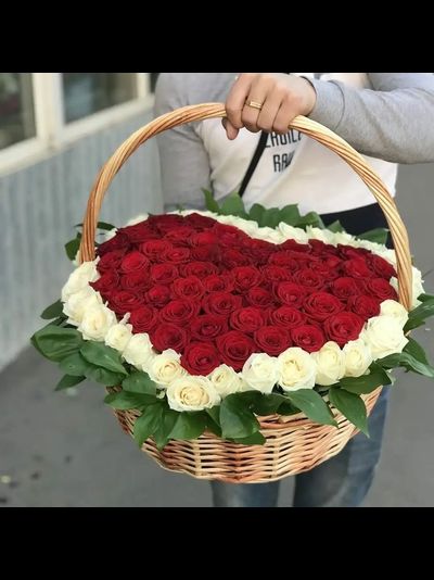 Букет "Корзина 101 поцелуй"