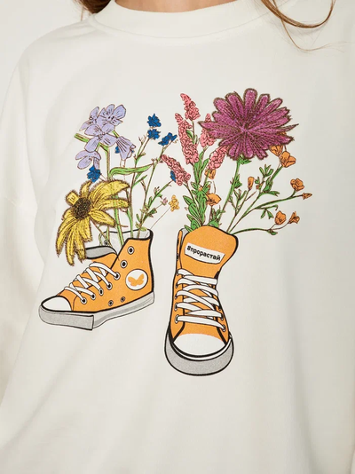 ЖЕНСКИЙ СВИТШОТ БЕЛЫЙ "ЦВЕТОЧНЫЕ КЕДЫ"