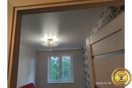 Косметический ремонт комнаты в Мурманске - Поклейка обоев, укладка ламината, натяжной потолок, дверь