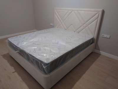 Современная дизайнерская кровать Джевел, мягкое высокое изголовье, геометрическая стежка, фанера, усиленная металлом, с подъемным механизмом и бельевым ящиком