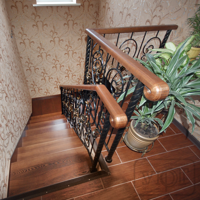 л-39. ограждение - художественная ковка + патина "золото." ступени, поручень - массив ясеня