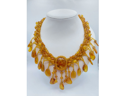 Колье из Чешского бисера ,  янтаря , с кабошоном из ювелирной смолы с янтарем 01090