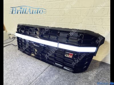 Решетка Toyota Land Cruiser 300 LED антихром