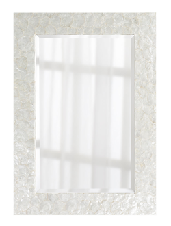 Зеркало в раме из перламутра.