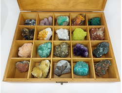 Коллекция редких камней (20 крупных образцов) в коробке размером 38*30*7,7 см, с крышкой, вес около ... г №35057