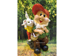 Гном с зайцем 47*31см   1,4кг   полистоун - не боится влаги и перепадов температур. Россия 2997/012072-3