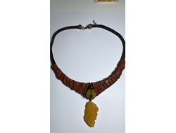 колье с янтарем