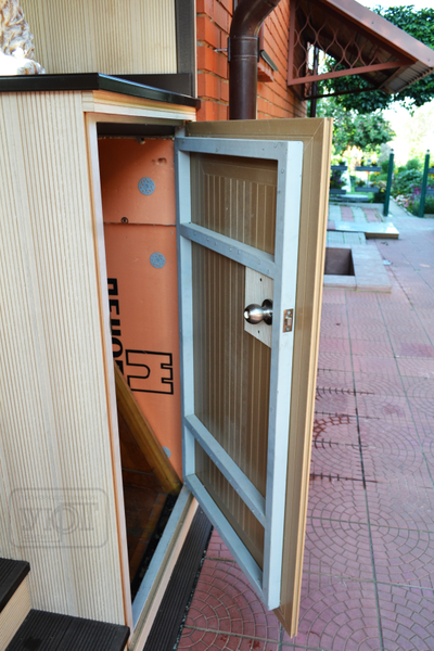 входная группа №3 (обшивка террасной доской дпк)