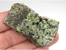 Хризолит (Перидот, Оливин), кристаллы на породе, США (42*30*20 мм, 55 г) №38094