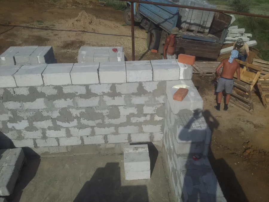 Возведение стен.
Блок БЭСТ Саратов.