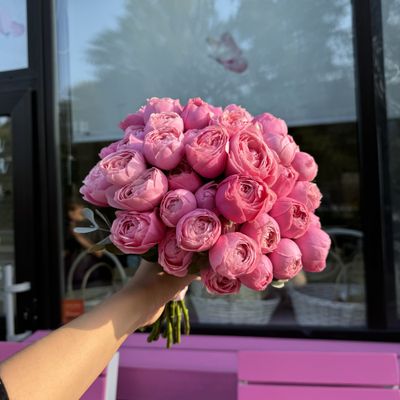 Букет невесты из кустовых пионовидных роз №11