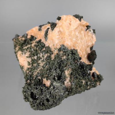 Диопсид, кальцит. Россия. 120*110*75мм