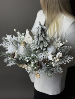 Новогодняя композиция с домиком ,елочкой и феей