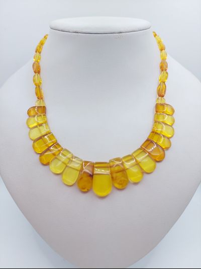 Колье камнерезное из янтаря 04322