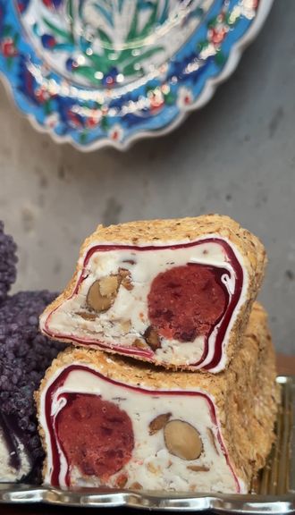 Рахат-лукум миндаль с клубникой, 100 гр