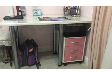 007 Стол с выкатной тумбой