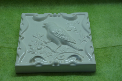 Соловей на ветке однотонный (керамическая плитка)