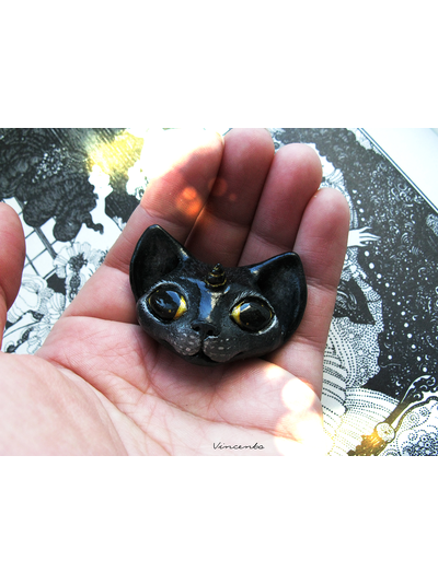 Кошка-Единорожка. Необычная брошь в виде чёрной кошки из полимерной глины