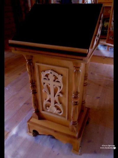 Простой аналой с бархатом