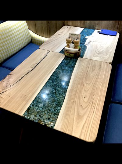 стол река из эпоксидной смолы для кафе