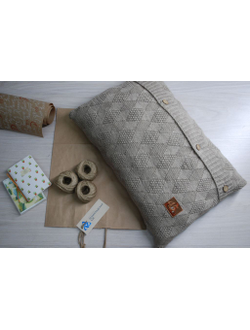 Сувенирная подушка с вязаным чехлом