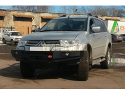 Передний силовой бампер без дуг серии Трофи на Mitsubishi L200 IV 2006-2014 (02.121.03)