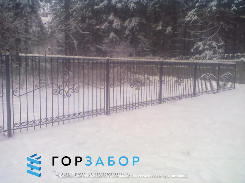Секционный кованый забор для частного дома