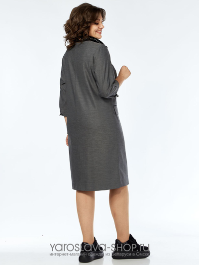 Повседневное платье прямого силуэта в серых тонах